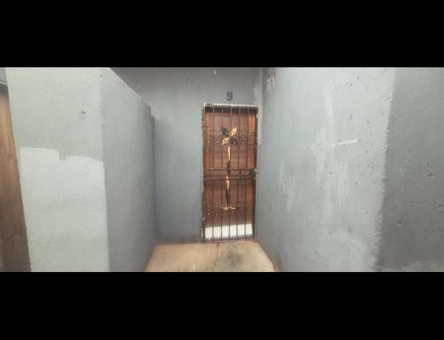 13 BEDROOM HOUSE FOR SALE IN TEMBISA